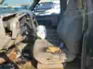 1998 Chevrolet Silverado 1500 z VIN 1GCEC19M8WE229840, wystawiony jako Copart lot #69066275 z przebiegiem 323 052 mil mil oraz Szkoda całkowita • Salvage title. Historia ofert i sprzedaży dostępna na DreamBid. Obrazek 10.