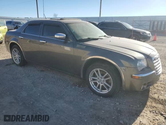 2008 Chrysler 300 C с VIN 2C3KK63H18H138973, выставлен на аукционе Copart как лот 80827044 с пробегом 197 910 миль миль и Чистый • Clean title. История ставок и продаж доступна на DreamBid. Изображение 4.