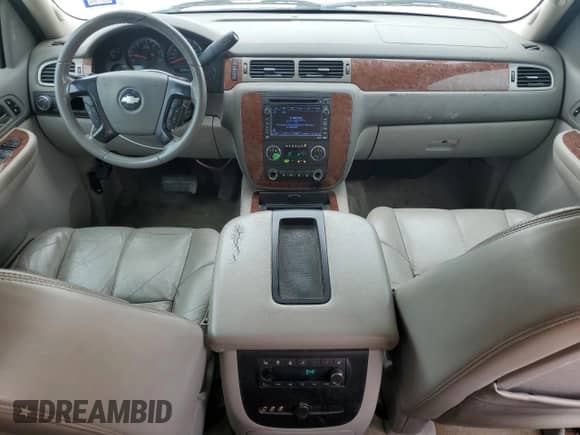 2008 Chevrolet Suburban LTZ с VIN 1GNFC16078R200970, выставлен на аукционе Copart как лот 51547315 с пробегом 178 848 миль миль и Списание • Salvage title. История ставок и продаж доступна на DreamBid. Изображение 8.