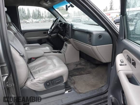 2001 Chevrolet Suburban LT with VIN 3GNFK16T21G227075, listed as a IAAI auction lot 41964196 with 212,725 mi miles and . Bid and sale history available at DreamBid. Image 5.