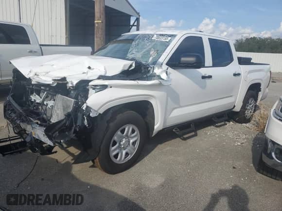 2025 Toyota Tundra SR with VIN 5TFKB5DB3SX309631, listed as a Copart auction lot 70833155 with 2,302 mi miles and Salvage title. Bid and sale history available at DreamBid. Image 1.