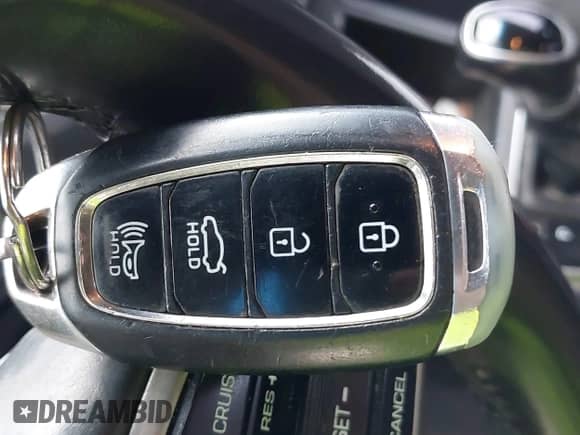 2018 Hyundai Accent Limited с VIN 3KPC34A35JE020998, выставлен на аукционе IAAI как лот 43380139 с пробегом 124 301 миль миль и . История ставок и продаж доступна на DreamBid. Изображение 11.