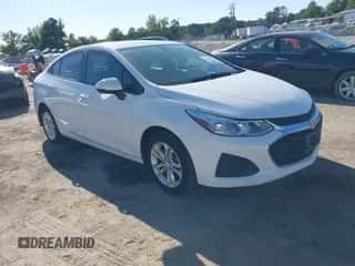 2019 Chevrolet Cruze LS z VIN 1G1BC5SM1K7101788, wystawiony jako IAAI lot #43360258 z przebiegiem 97 871 mil mil oraz . Historia ofert i sprzedaży dostępna na DreamBid. Obrazek 1.