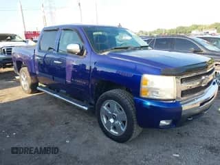 2010 Chevrolet Silverado 1500 LT z VIN 3GCRKSE3XAG264968, wystawiony jako IAAI lot #42916665 z przebiegiem 211 175 mil mil oraz . Historia ofert i sprzedaży dostępna na DreamBid. Obrazek 1.