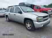 2006 Chevrolet TrailBlazer LS z VIN 1GNET16S466122577, wystawiony jako IAAI lot #42795468 z przebiegiem 198 626 mil mil oraz . Historia ofert i sprzedaży dostępna na DreamBid. Obrazek 1.