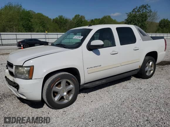 2010 Chevrolet Avalanche LT z VIN 3GNVKFE08AG250134, wystawiony jako Copart lot #53132885 z przebiegiem 214 769 mil mil oraz Szkoda całkowita • Salvage title. Historia ofert i sprzedaży dostępna na DreamBid. Obrazek 1.