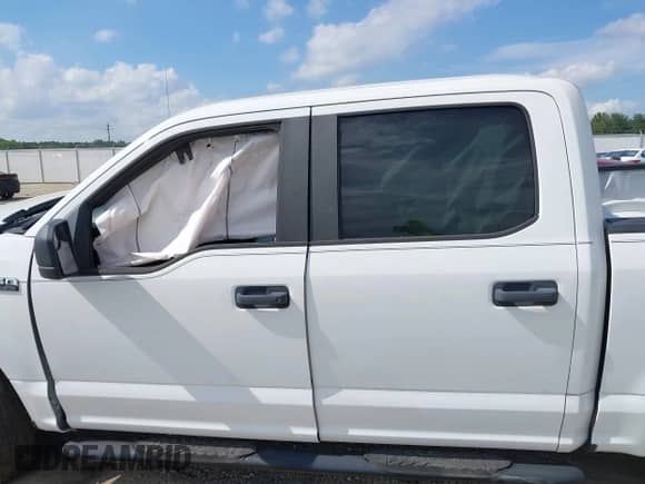 2018 Ford F-150 XL z VIN 1FTEW1E51JFC11589, wystawiony jako IAAI lot #42828323 z przebiegiem 102 847 mil mil oraz . Historia ofert i sprzedaży dostępna na DreamBid. Obrazek 14.