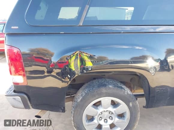 2010 GMC Sierra 1500 SLE with VIN 1GTSCVE04AZ268455, listed as a IAAI auction lot 41005184 with 303,161 mi miles and . Bid and sale history available at DreamBid. Image 18.