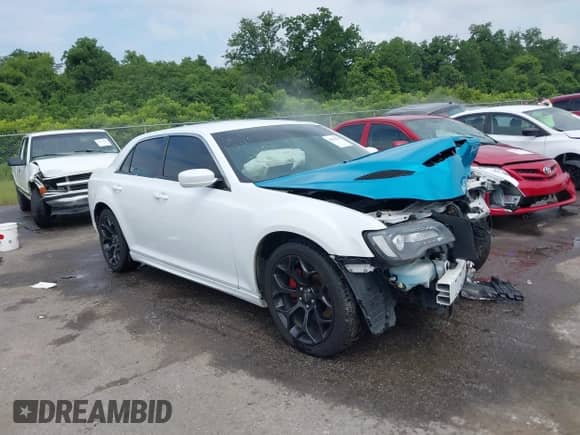 2019 Chrysler 300 S с VIN 2C3CCABT1KH704891, выставлен на аукционе IAAI как лот 42578814 с пробегом 134 287 миль миль и . История ставок и продаж доступна на DreamBid. Изображение 1.