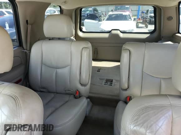 2004 Chevrolet Tahoe LT z VIN 1GNEK13Z44J324379, wystawiony jako Copart lot #68244755 z przebiegiem 287 450 mil mil oraz Czysty tytuł • Clean title. Historia ofert i sprzedaży dostępna na DreamBid. Obrazek 10.