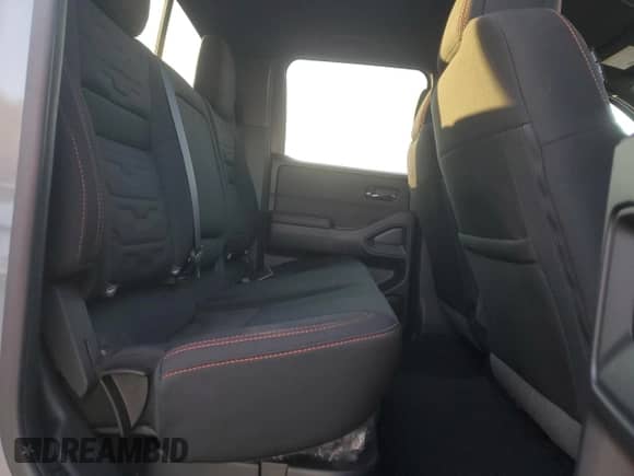 2025 Nissan Frontier Pro-4X z VIN 1N6ED1EK8SN605803, wystawiony jako Copart lot #89102665 z przebiegiem 388 mil mil oraz Szkoda całkowita • Salvage title. Historia ofert i sprzedaży dostępna na DreamBid. Obrazek 10.