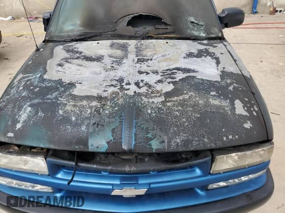 2001 Chevrolet Blazer LS z VIN 1GNCT18W61K158519, wystawiony jako Copart lot #50435495 z przebiegiem Nie podano mil oraz Nie do naprawy • Non repairable. Historia ofert i sprzedaży dostępna na DreamBid. Obrazek 12.