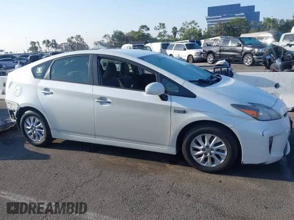 2012 Toyota Prius with VIN JTDKN3DP7C3006884, listed as a IAAI auction lot 42923107 with 141,701 mi miles and . Bid and sale history available at DreamBid. Image 13.