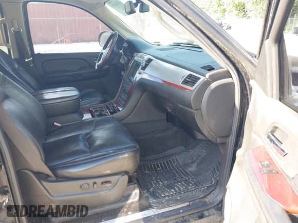 2008 Cadillac Escalade ESV с VIN 1GYFK66878R200105, выставлен на аукционе IAAI как лот 43030473 с пробегом 242 673 миль миль и . История ставок и продаж доступна на DreamBid. Изображение 5.