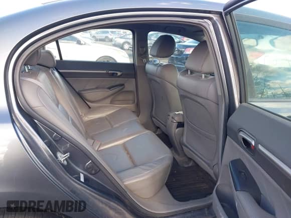 2009 Honda Civic с VIN 19XFA15989E022935, выставлен на аукционе IAAI как лот 43592752 с пробегом 275 241 миль миль и . История ставок и продаж доступна на DreamBid. Изображение 8.