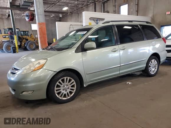 2008 Toyota Sienna XLE z VIN 5TDBK22C18S011345, wystawiony jako Copart lot #80895945 z przebiegiem 254 250 mil mil oraz Czysty tytuł • Clean title. Historia ofert i sprzedaży dostępna na DreamBid. Obrazek 1.