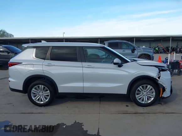 2024 Mitsubishi Outlander ES with VIN JA4J3UA85RZ004684, listed as a IAAI auction lot 41289047 with 18,819 mi miles and . Bid and sale history available at DreamBid. Image 13.