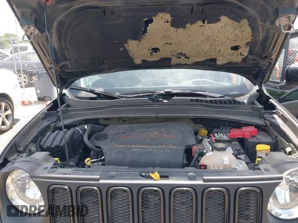 2018 Jeep Renegade Latitude z VIN ZACCJBBB2JPH59443, wystawiony jako IAAI lot #42555557 z przebiegiem 66 689 mil mil oraz . Historia ofert i sprzedaży dostępna na DreamBid. Obrazek 10.