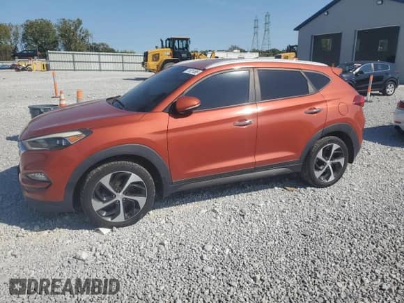 2016 Hyundai Tucson Sport z VIN KM8J3CA22GU230599, wystawiony jako Copart lot #71821495 z przebiegiem 106 464 mil mil oraz Czysty tytuł • Clean title. Historia ofert i sprzedaży dostępna na DreamBid. Obrazek 1.