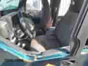 1998 Jeep Wrangler Sport z VIN 1J4FY19S0WP800126, wystawiony jako Copart lot #80571455 z przebiegiem Nie podano mil oraz Nie do naprawy • Non repairable. Historia ofert i sprzedaży dostępna na DreamBid. Obrazek 7.