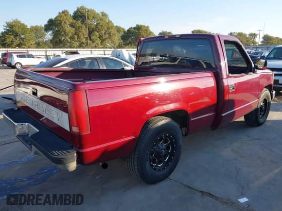 1994 Chevrolet Silverado 1500 z VIN 1GCDC14Z6RZ189558, wystawiony jako IAAI lot #43328615 z przebiegiem 275 064 mil mil oraz . Historia ofert i sprzedaży dostępna na DreamBid. Obrazek 4.