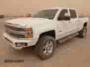 2016 Chevrolet Silverado 2500HD High Country z VIN 1GC1KXE80GF290043, wystawiony jako IAAI lot #41719644 z przebiegiem 122 715 mil mil oraz . Historia ofert i sprzedaży dostępna na DreamBid. Obrazek 17.