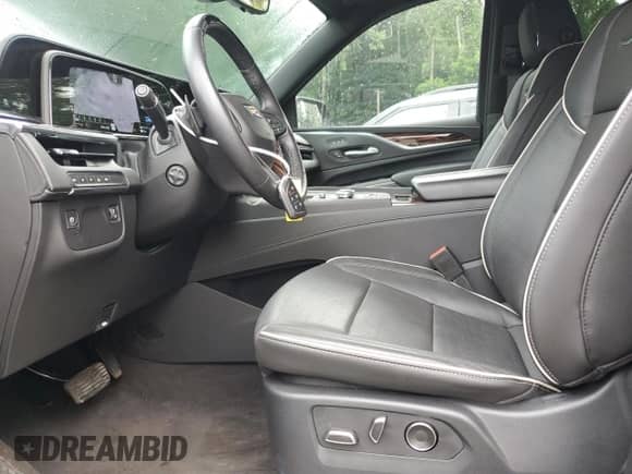 2024 Cadillac Escalade 4WD Premium Luxury с VIN 1GYS4BKL5RR260915, выставлен на аукционе Copart как лот 63457975 с пробегом Не указан миль и Чистый • Clean title. История ставок и продаж доступна на DreamBid. Изображение 7.