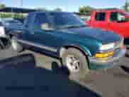 1998 Chevrolet S-10 LS with VIN 1GCCS1943W8166106, listed as a Copart auction lot 80918735 with 350,455 mi miles and Salvage title. Bid and sale history available at DreamBid. Image 4.