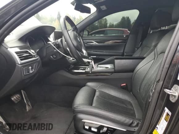 2016 BMW 7 Series 740i z VIN WBA7E2C56GG547680, wystawiony jako Copart lot #86317195 z przebiegiem 85 092 mil mil oraz Szkoda całkowita • Salvage title. Historia ofert i sprzedaży dostępna na DreamBid. Obrazek 7.