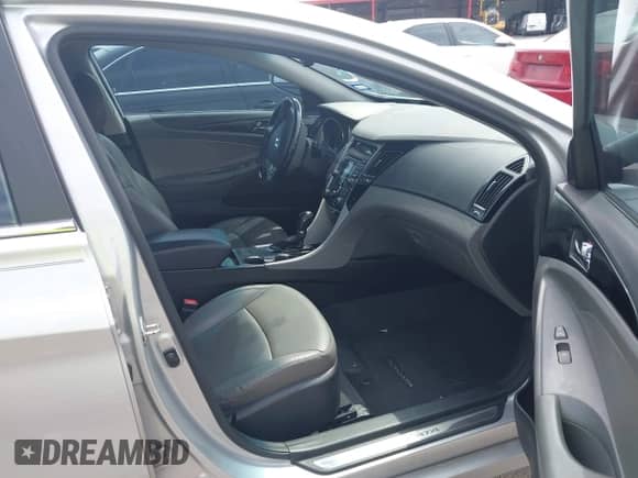 2013 Hyundai Sonata Limited with VIN 5NPEC4AC6DH529684, listed as a IAAI auction lot 42901124 with 258,181 mi miles and . Bid and sale history available at DreamBid. Image 5.