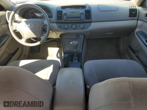 2005 Toyota Camry LE z VIN 4T1BE30K35U570972, wystawiony jako Copart lot #82472615 z przebiegiem 224 270 mil mil oraz Szkoda całkowita • Salvage title. Historia ofert i sprzedaży dostępna na DreamBid. Obrazek 8.