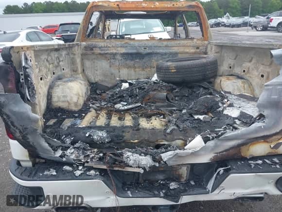 2019 Chevrolet Silverado 1500 High Country с VIN 1GCUYHEL8KZ225924, выставлен на аукционе IAAI как лот 42247199 с пробегом Не указан миль и . История ставок и продаж доступна на DreamBid. Изображение 14.