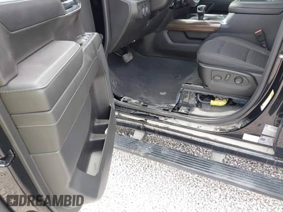 2022 Chevrolet Silverado 1500 RST with VIN 1GCUDEETXNZ522272, listed as a IAAI auction lot 43041445 with 58,420 mi miles and . Bid and sale history available at DreamBid. Image 6.