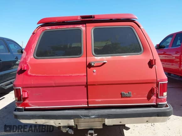1991 Chevrolet Suburban с VIN 1GBER16K6MF150258, выставлен на аукционе IAAI как лот 42792930 с пробегом 172 197 миль миль и . История ставок и продаж доступна на DreamBid. Изображение 17.
