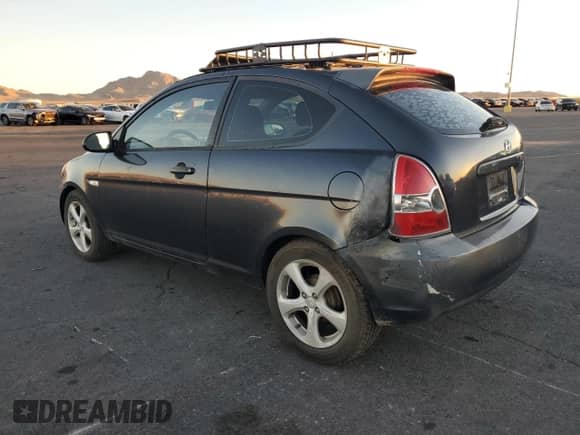 2008 Hyundai Accent SE z VIN KMHCN36C68U056462, wystawiony jako Copart lot #85930225 z przebiegiem 135 850 mil mil oraz Czysty tytuł • Clean title. Historia ofert i sprzedaży dostępna na DreamBid. Obrazek 2.