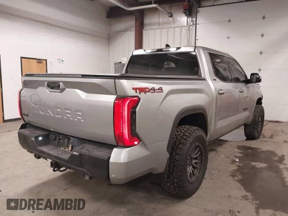 2022 Toyota Tundra SR5 with VIN 5TFLA5DB7NX048368, listed as a IAAI auction lot 41583652 with 26,021 mi miles and . Bid and sale history available at DreamBid. Image 4.