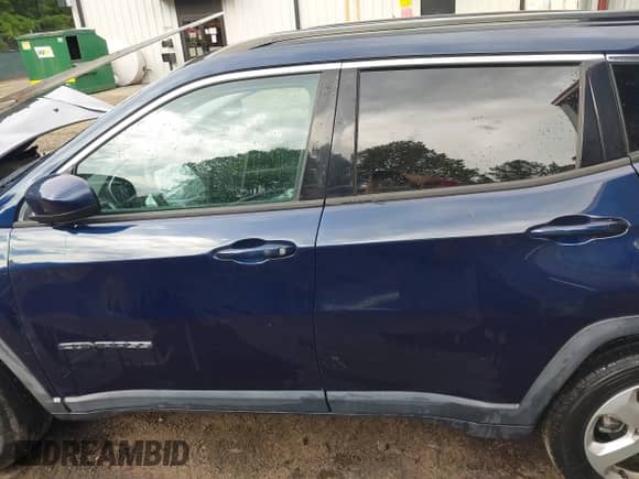 2017 Jeep Compass Latitude z VIN 3C4NJCBB8HT643116, wystawiony jako IAAI lot #43408019 z przebiegiem 43 414 mil mil oraz . Historia ofert i sprzedaży dostępna na DreamBid. Obrazek 14.