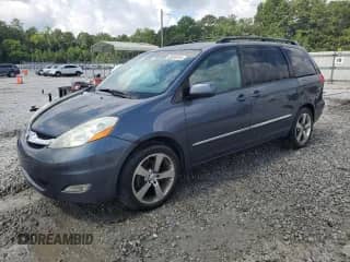 2006 Toyota Sienna XLE z VIN 5TDZA22C86S564606, wystawiony jako Copart lot #63309105 z przebiegiem 186 965 mil mil oraz Szkoda całkowita • Salvage title. Historia ofert i sprzedaży dostępna na DreamBid. Obrazek 1.
