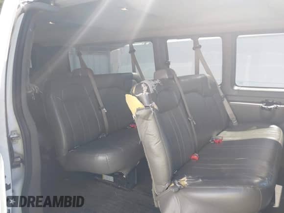 2023 Chevrolet Express Passenger LS с VIN 1GAZGNFP7P1133565, выставлен на аукционе IAAI как лот 42298735 с пробегом 132 269 миль миль и . История ставок и продаж доступна на DreamBid. Изображение 8.