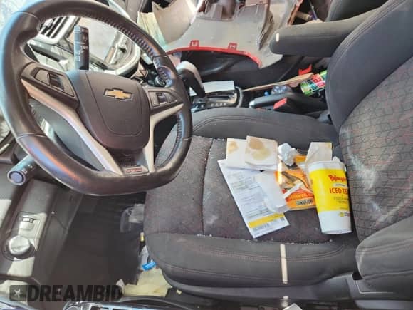 2017 Chevrolet Sonic LT z VIN 1G1JD6SB6H4146295, wystawiony jako Copart lot #66942605 z przebiegiem Nie podano mil oraz Szkoda całkowita • Salvage title. Historia ofert i sprzedaży dostępna na DreamBid. Obrazek 8.