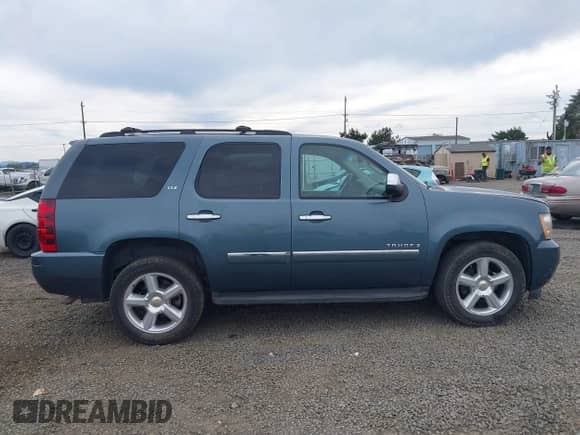 2009 Chevrolet Tahoe LTZ с VIN 1GNFK330X9R282603, выставлен на аукционе IAAI как лот 42591610 с пробегом 216 413 миль миль и . История ставок и продаж доступна на DreamBid. Изображение 13.