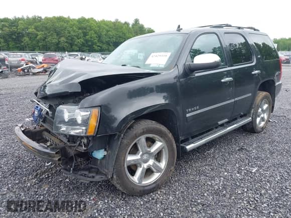 2012 Chevrolet Tahoe LTZ с VIN 1GNSKCE03CR291002, выставлен на аукционе IAAI как лот 42429359 с пробегом 88 606 миль миль и . История ставок и продаж доступна на DreamBid. Изображение 17.