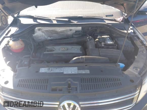 2012 Volkswagen Tiguan S с VIN WVGAV7AX1CW589907, выставлен на аукционе IAAI как лот 43442482 с пробегом 167 060 миль миль и . История ставок и продаж доступна на DreamBid. Изображение 10.