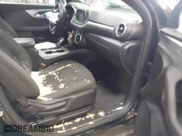 2020 Chevrolet Blazer LT z VIN 3GNKBHRS3LS659958, wystawiony jako IAAI lot #41347713 z przebiegiem 32 793 mil mil oraz . Historia ofert i sprzedaży dostępna na DreamBid. Obrazek 5.