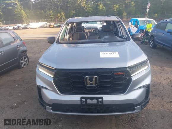 2024 Honda Pilot TrailSport z VIN 5FNYG1H65RB033328, wystawiony jako IAAI lot #42816417 z przebiegiem 19 142 mil mil oraz . Historia ofert i sprzedaży dostępna na DreamBid. Obrazek 6.