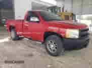 2013 Chevrolet Silverado 1500 Work Truck z VIN 1GCNKPEX8DZ174642, wystawiony jako Copart lot #61579325 z przebiegiem 196 008 mil mil oraz Szkoda całkowita • Salvage title. Historia ofert i sprzedaży dostępna na DreamBid. Obrazek 4.