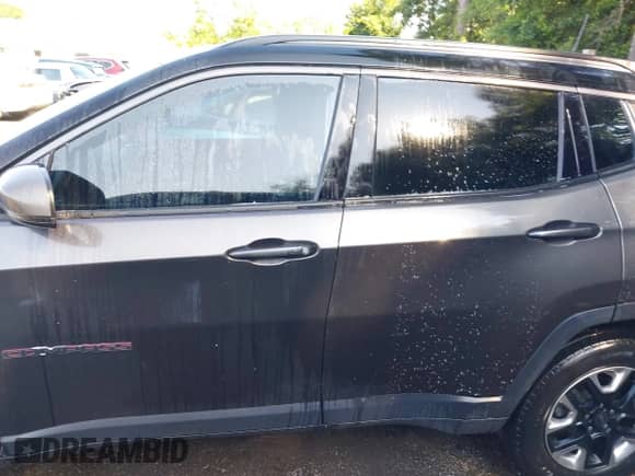 2018 Jeep Compass Trailhawk z VIN 3C4NJDDB8JT343455, wystawiony jako IAAI lot #42545545 z przebiegiem 90 515 mil mil oraz . Historia ofert i sprzedaży dostępna na DreamBid. Obrazek 15.