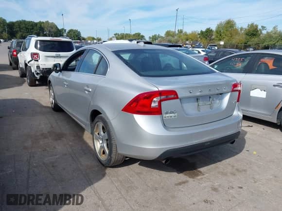 2012 Volvo S60 T5 с VIN YV1622FS4C2119410, выставлен на аукционе IAAI как лот 43118023 с пробегом 138 894 миль миль и . История ставок и продаж доступна на DreamBid. Изображение 3.