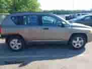 2008 Jeep Compass Sport с VIN 1J8FT47068D635994, выставлен на аукционе IAAI как лот 42392737 с пробегом 169 436 миль миль и . История ставок и продаж доступна на DreamBid. Изображение 13.
