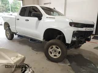 2020 Chevrolet Silverado 1500 Custom z VIN 1GCRYBEK9LZ210599, wystawiony jako IAAI lot #42833862 z przebiegiem 156 273 mil mil oraz . Historia ofert i sprzedaży dostępna na DreamBid. Obrazek 1.